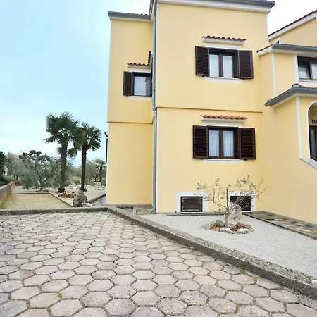 Apartment Vinja - Privat Garden - Whirlpool