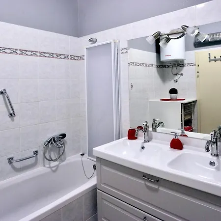 Vinja - Privat Garden - Whirlpool Apartment