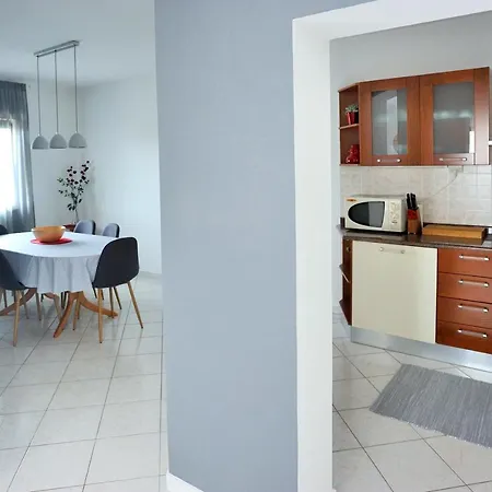 Vinja - Privat Garden - Whirlpool Apartment Porec