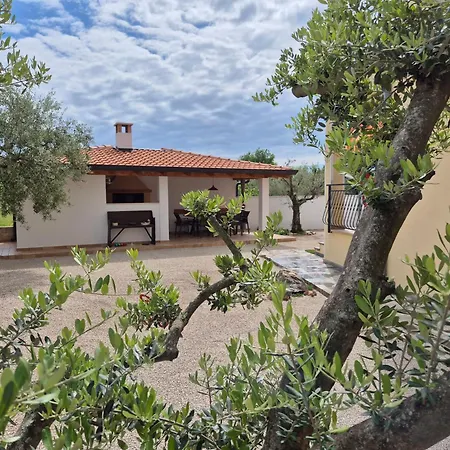 Vinja - Privat Garden - Whirlpool Apartment