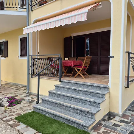 Apartment Vinja - Privat Garden - Whirlpool