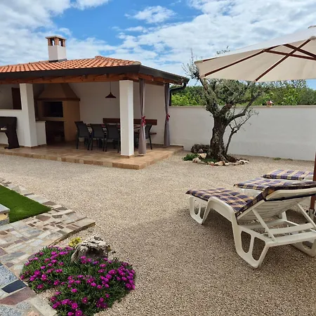 Vinja - Privat Garden - Whirlpool Apartment *