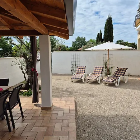 Apartment Vinja - Privat Garden - Whirlpool