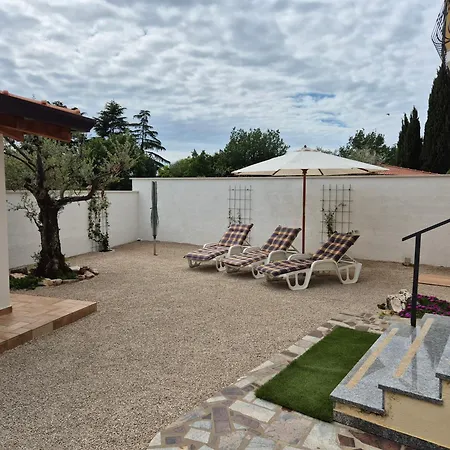 Vinja - Privat Garden - Whirlpool Apartment Porec