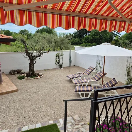 Apartment Vinja - Privat Garden - Whirlpool *